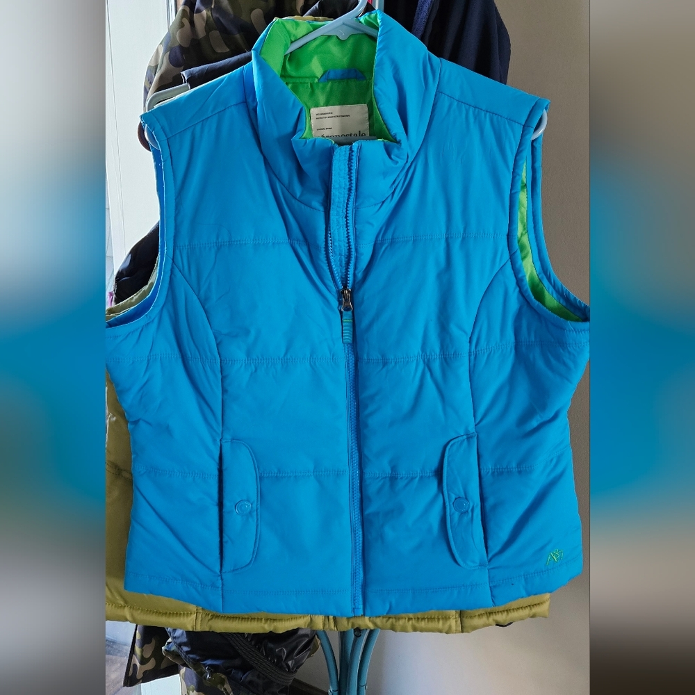 Aeropostale Blue and Green Puffer Vest Womans Large